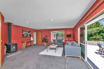 725 Ridgens Road, CHARING CROSS