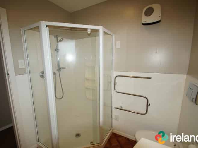 10 Chislehurst Place, Bryndwr