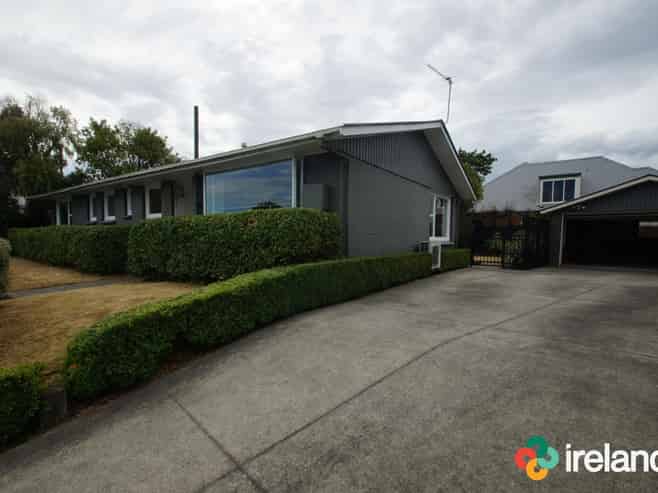 10 Chislehurst Place, Bryndwr