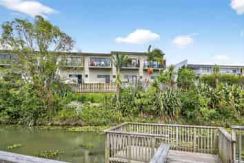 SUPERBLY CONSTRUCTED LIVE AND WORK – 130M²
