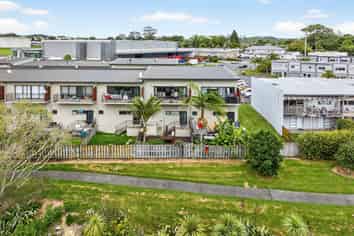 SUPERBLY CONSTRUCTED LIVE AND WORK – 130M²
