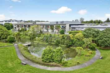 SUPERBLY CONSTRUCTED LIVE AND WORK – 130M²
