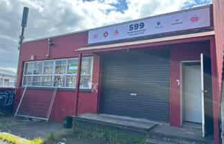 Rare standalone in Kingsland