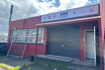 Rare standalone in Kingsland