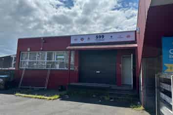 Rare standalone in Kingsland