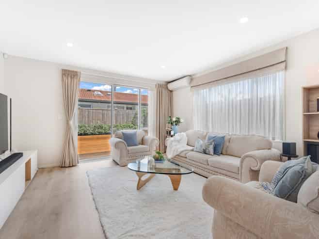 10 Hedge Row, Sunnyhills