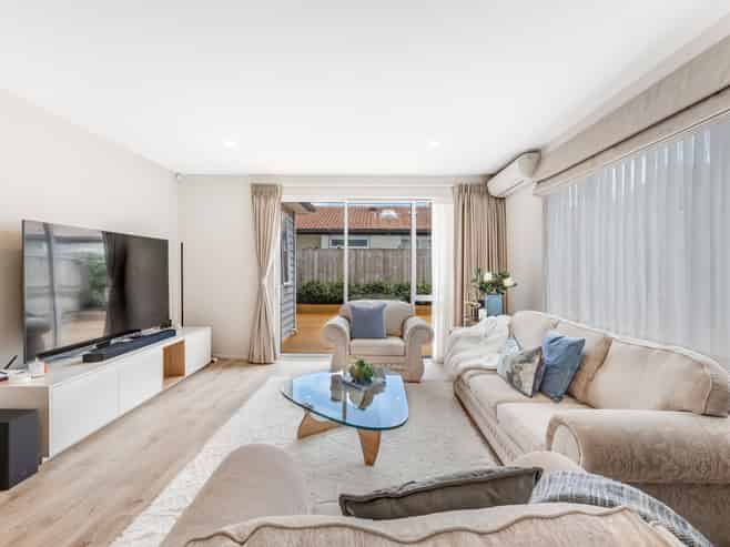 10 Hedge Row, Sunnyhills