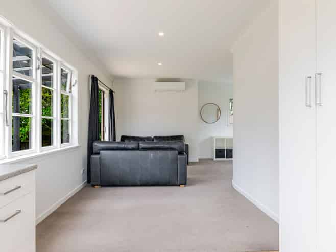 38 Savage Crescent, West End