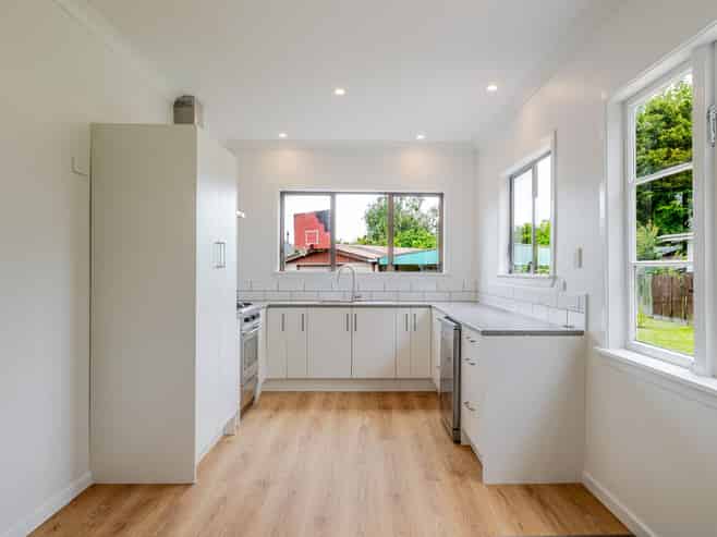 38 Savage Crescent, West End