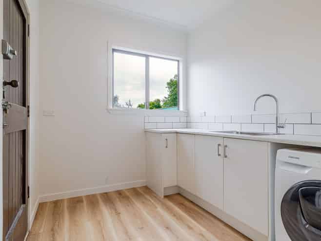 38 Savage Crescent, West End