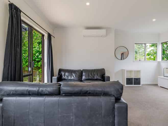 38 Savage Crescent, West End