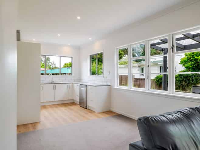 38 Savage Crescent, West End