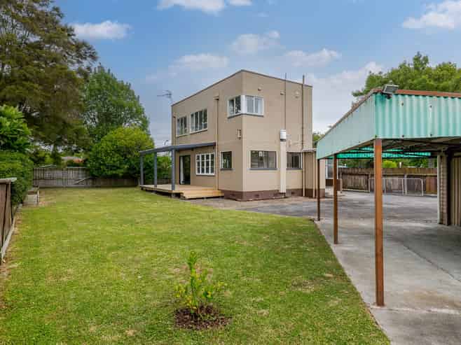 38 Savage Crescent, West End