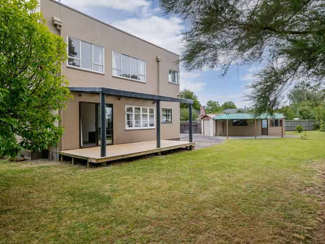 38 Savage Crescent, West End