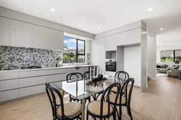 9/52B Rosedale Road, Rosedale