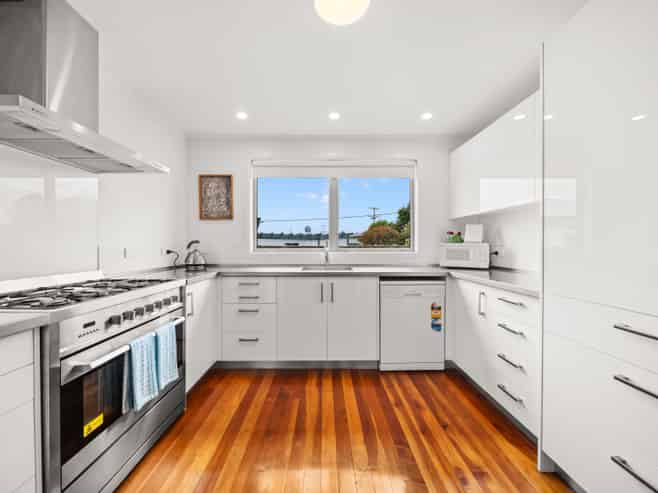 30 Cologne Street, Martinborough