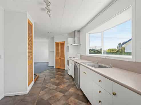 62 McGill Street, Waimangaroa