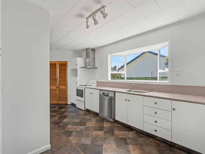 62 McGill Street, Waimangaroa