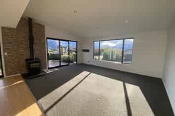 12 Farrant Dr, Wanaka