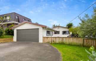 116 Whangaparoa Road, Red Beach