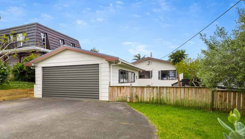 116 Whangaparoa Road, Red Beach