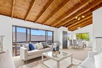 116 Whangaparoa Road, Red Beach