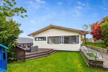 116 Whangaparoa Road, Red Beach