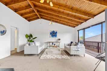 116 Whangaparoa Road, Red Beach