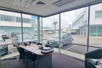 MODERN GROUND FLOOR WILLIAM PICKERING OFFICE
