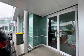 MODERN GROUND FLOOR WILLIAM PICKERING OFFICE
