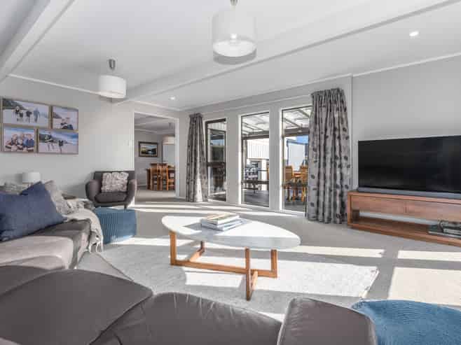 36 Tweed Road, Papakowhai