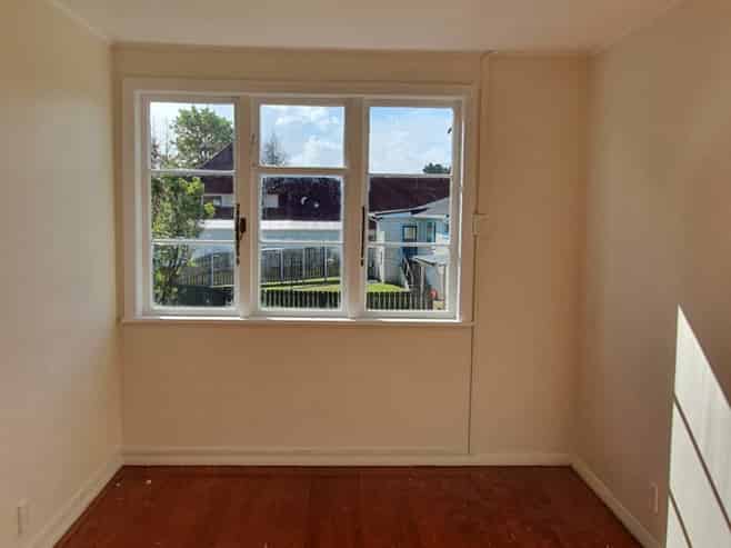 1 Coles Crescent, Papakura