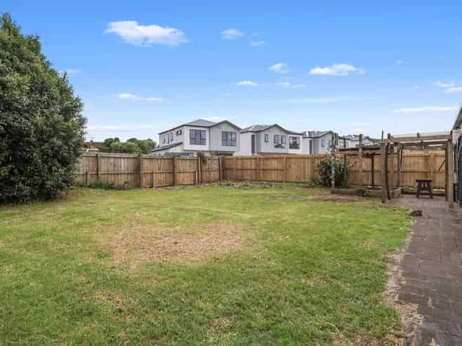 9 Larsen Road, Panmure