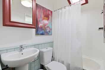 180 Sutherland Road, Lyall Bay