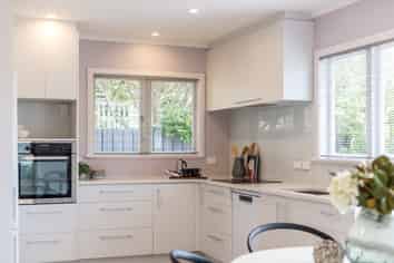 17 Southern Cross Crescent, Island Bay