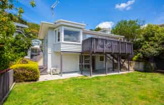 17 Southern Cross Crescent, Island Bay