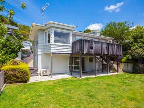 17 Southern Cross Crescent, Island Bay