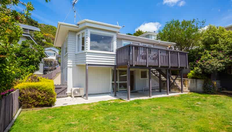 17 Southern Cross Crescent, Island Bay