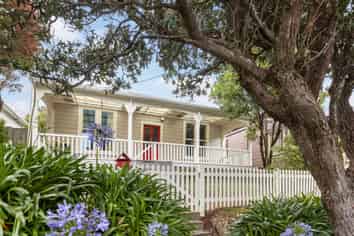 11 Danube Street, Island Bay