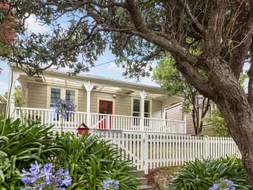 11 Danube Street, Island Bay