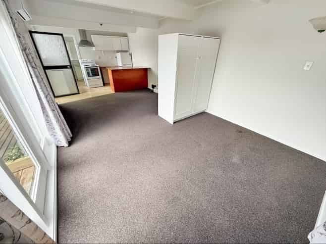 2/10 Queens Drive, Lyall Bay