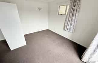 2/10 Queens Drive, Lyall Bay