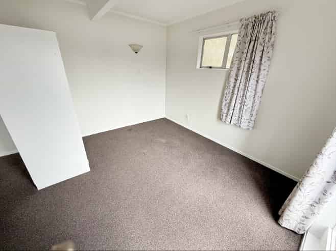 2/10 Queens Drive, Lyall Bay