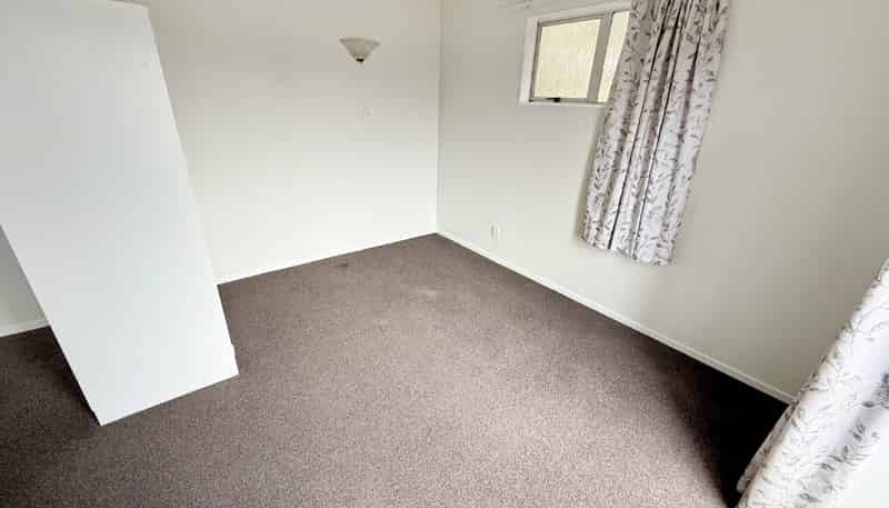 2/10 Queens Drive, Lyall Bay