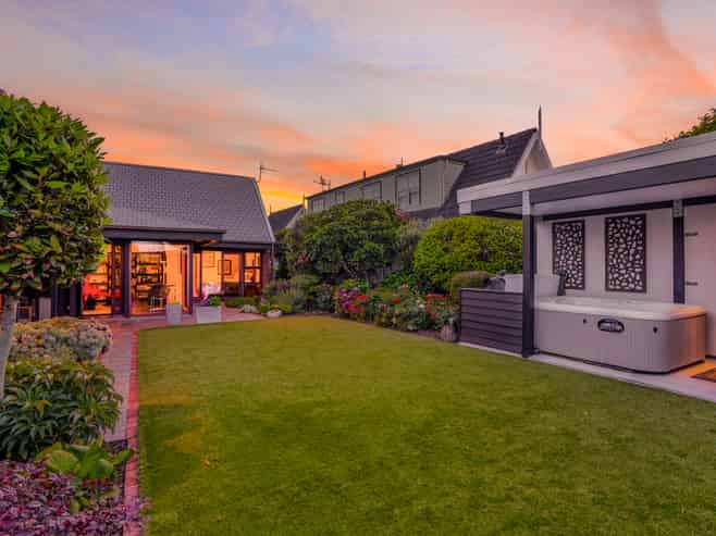 81 Queens Grove, Hutt Central