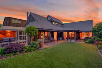 81 Queens Grove, Hutt Central