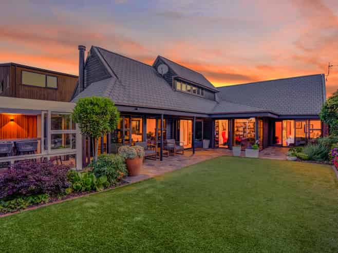 81 Queens Grove, Hutt Central