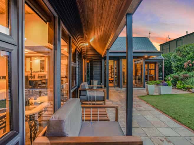 81 Queens Grove, Hutt Central