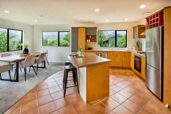 5 Bishops Glen, Tawa