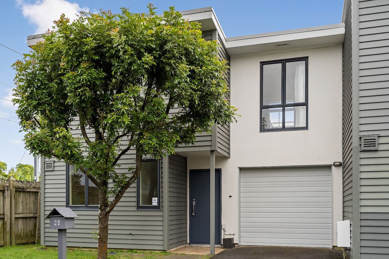 End-Unit Townhouse in a Secure Avondale Community - Widok 2